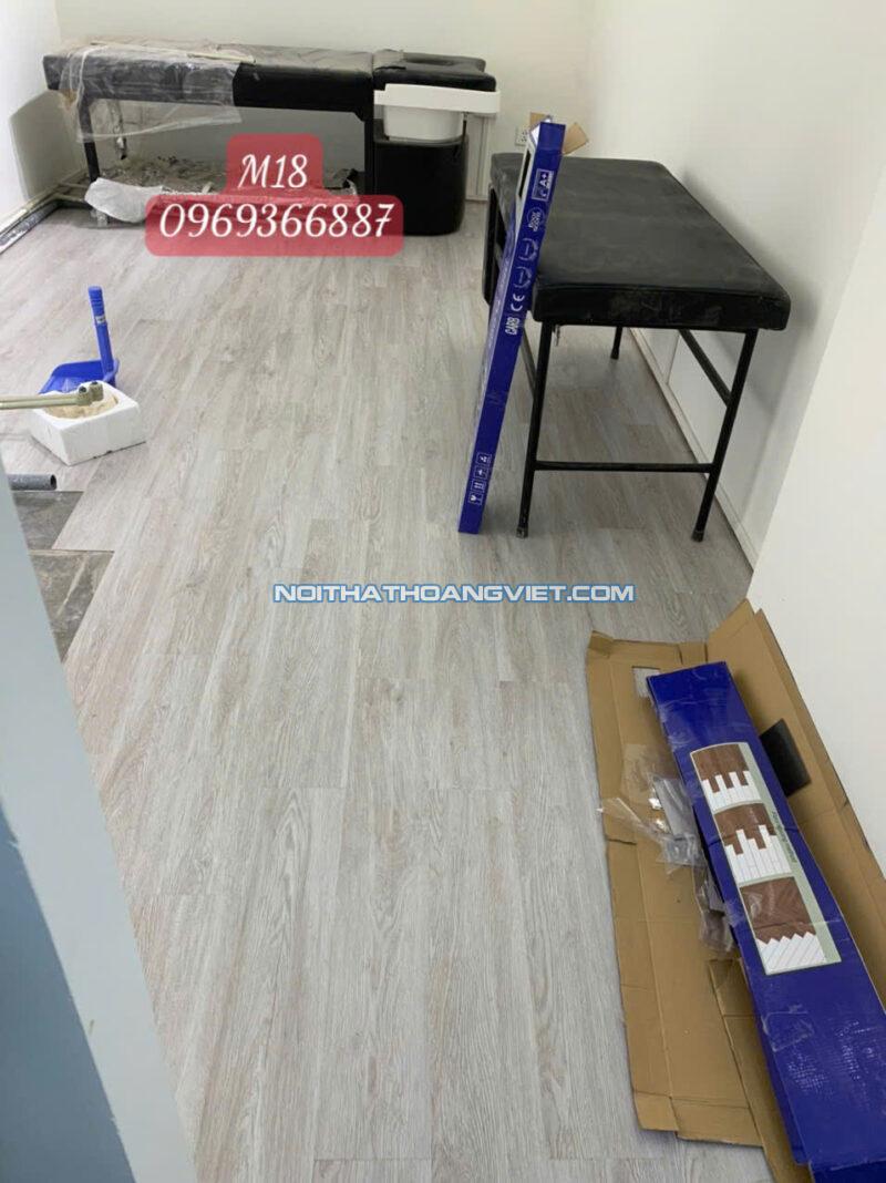 Sàn bóc dán giá 65k/1m